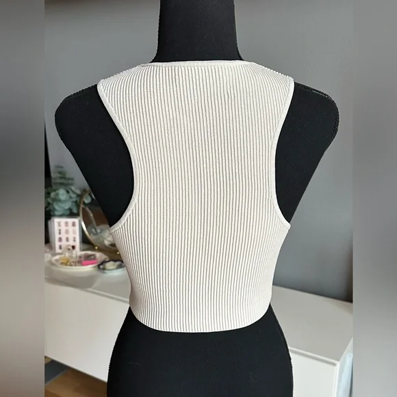 Aritzia Babaton Sculpt Cropped Tank - Picture 3 of 6